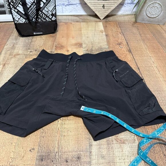 Lululemon Multi-Pocket Cargo High-Rise Hiking Short 5" Size 8 - Picture 14 of 16